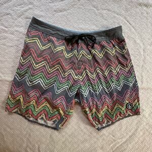 Volcom Chevron Swim Trunks Board Shorts Men's Rainbow Stripe Gray